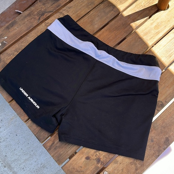 Girls under armour athletic shorts. Youth large. Like new - Picture 3 of 3
